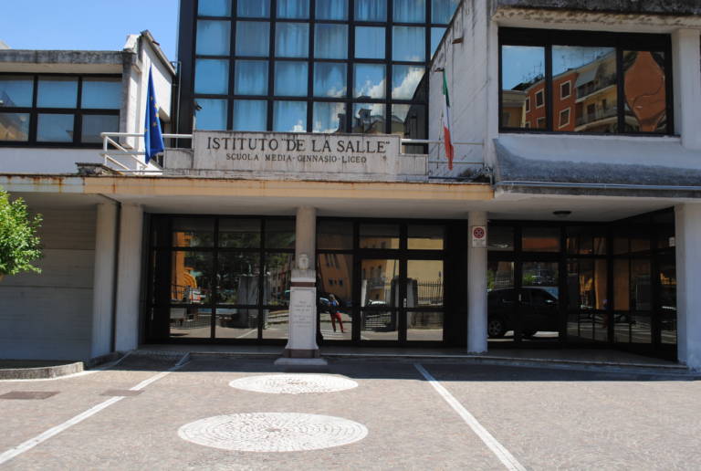 Borsa di studio “Francesco Saverio Simeone” all’Istituto Paritario Giovanni Battista De La Salle Borsa di studio “Francesco Saverio Simeone” all’Istituto Paritario Giovanni Battista De La Salle